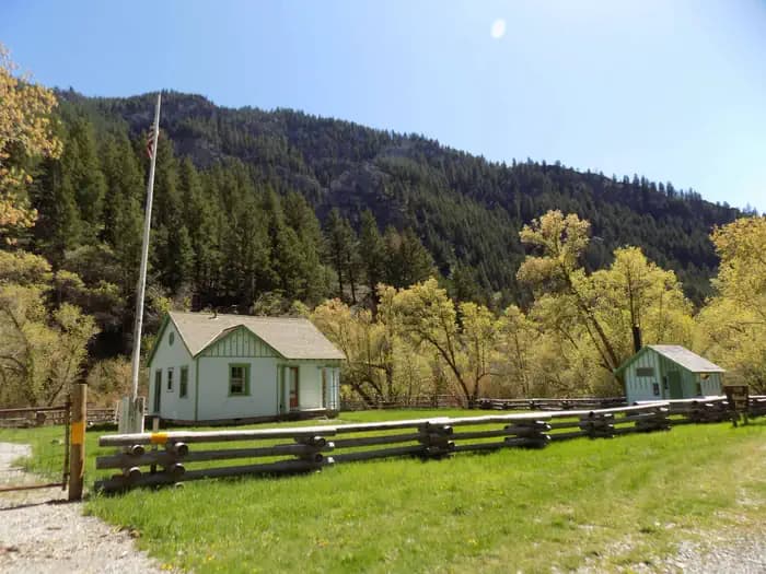 BLACKSMITH FORK GUARD STATION